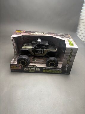 Jeep Rock Crawler 4x4 RC Truck - Black and Gold Accent
